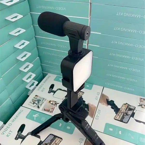 Video-Making Kit Vlogging Tripod with Microphone LED Fill Light